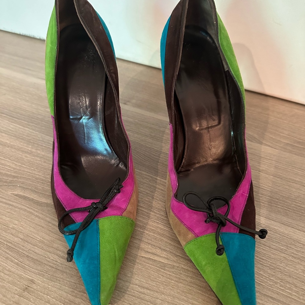 Brian Atwood multi color suede closed toe pumps Sz 37 - vintage